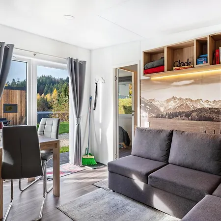 Side-by-side Tiny Feriehus *
